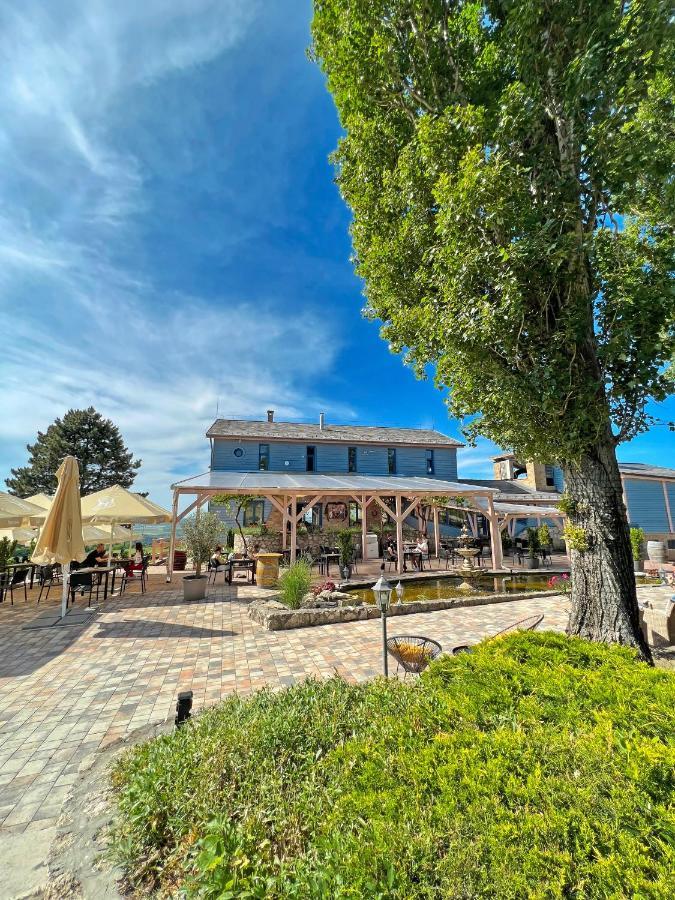Hilltop Borhotel Neszmély Buitenkant foto